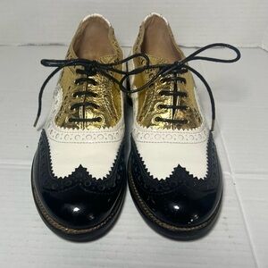 The office of Angela Scott Oxford for women size 7